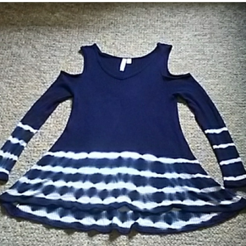 Francesca’s Alya Navy Blue & White Scoop Neck Cold Shoulder Sweater EUC